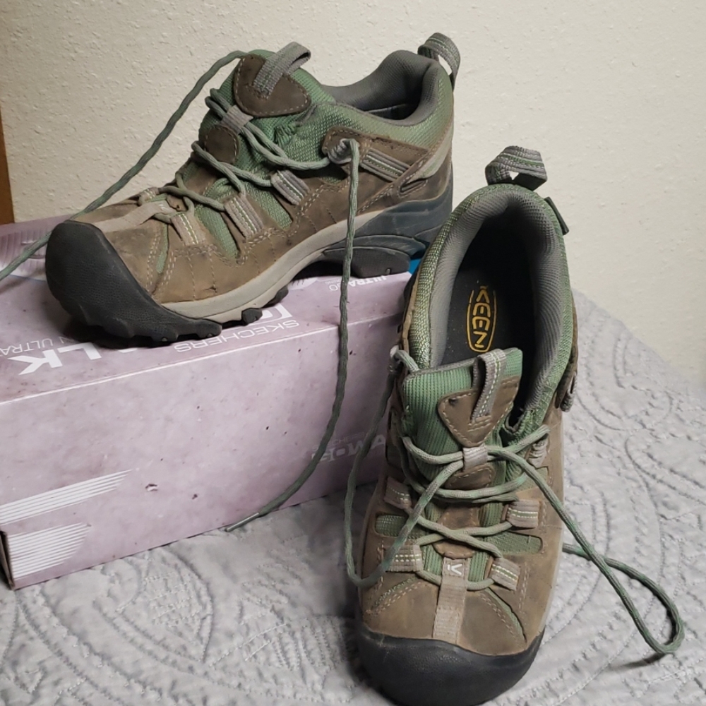 Keen Hiking Shoe size 6.5